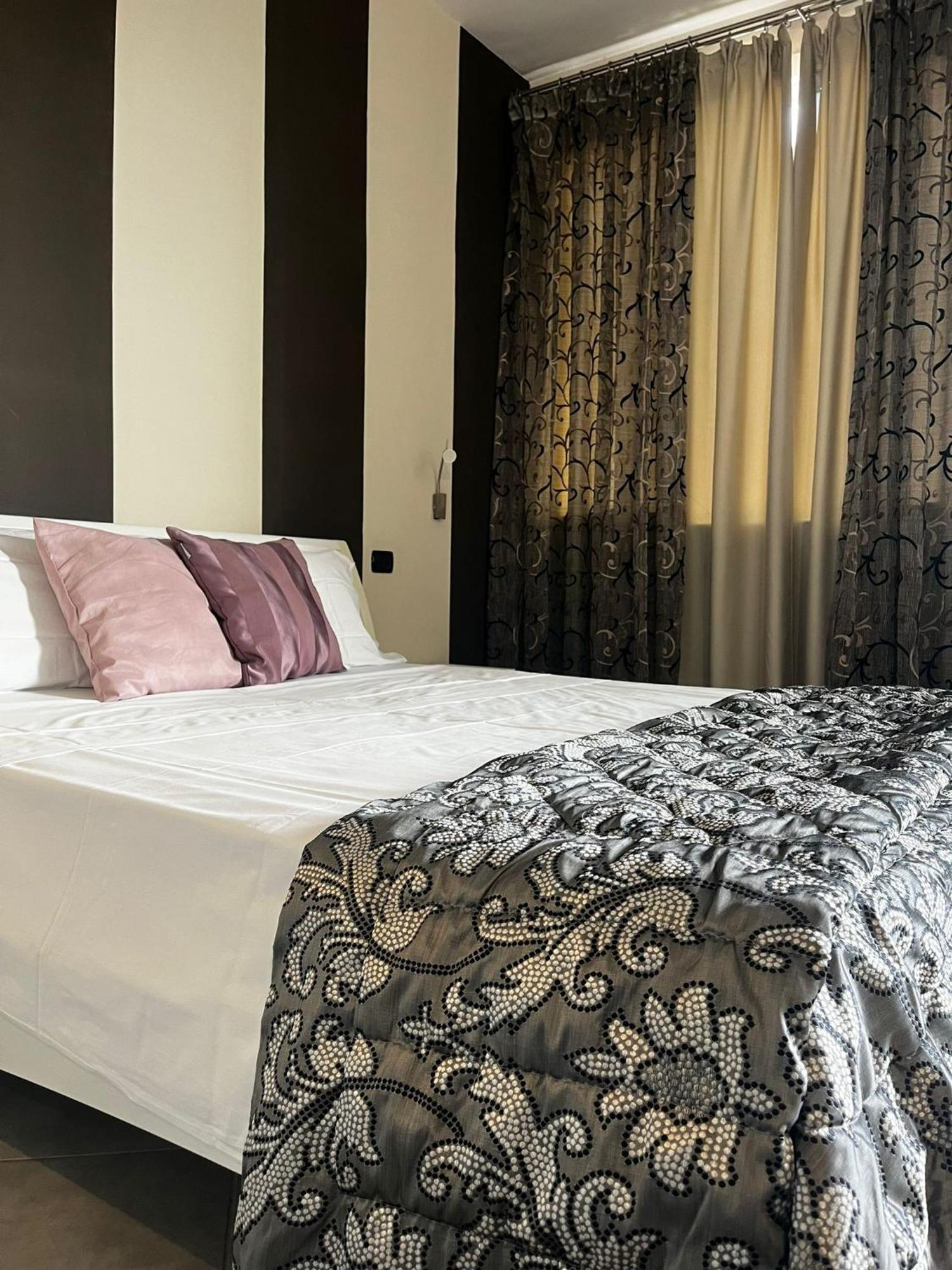 Hotel Saturday Palma Campania Zewnętrze zdjęcie